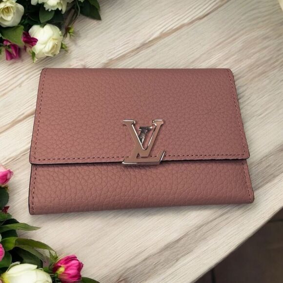 Louis Vuitton Capucines Compact Wallet - Picture 1 of 11